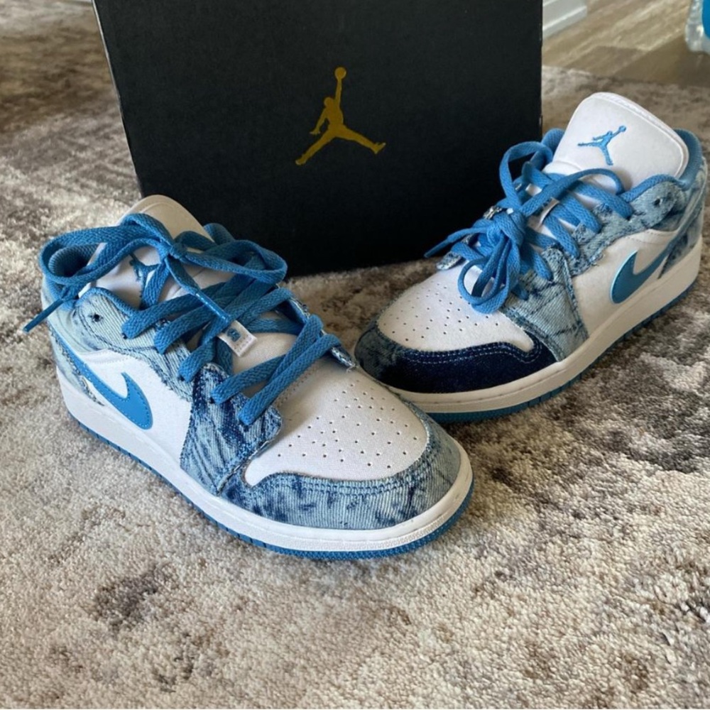 NWT✨Air Jordan 1 Low se Washed Denim